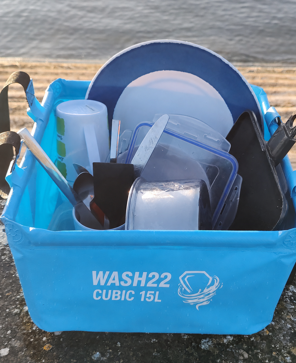 WASH22 Cubic 15L - Light Blue -  Collapsible Camping Bucket with Mesh Storage Bag